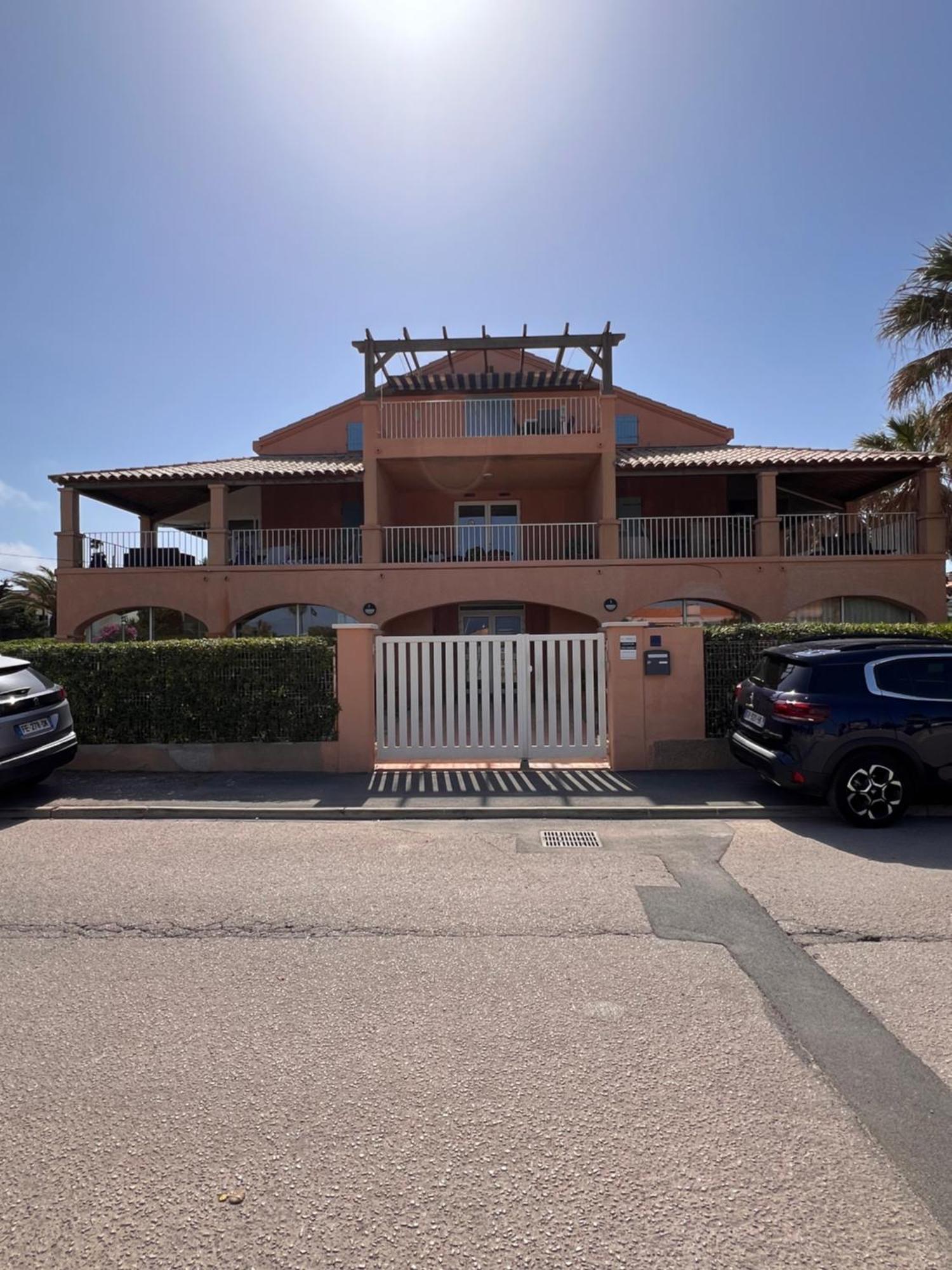 Apartamento La Bergerie Hyères Exterior foto